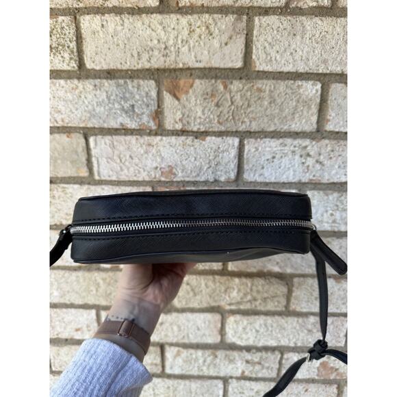 Vintage GUESS Black Leather Crossbody Bag Purse Messenger Silver Tone Hardware - Picture 4 of 10